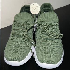 NIB  DAN-SKIN SNEAKERS ULTRA LIGHTS COMFORT MEMORY FOAM 6.5 GREEN